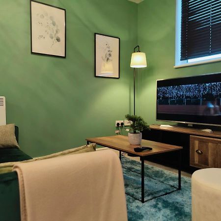 City Centered 2 Bed Serviced Apartment- Sherpa Homes Свіндон Екстер'єр фото