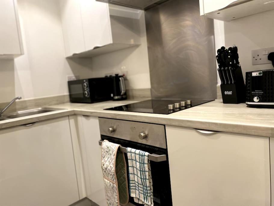City Centered 2 Bed Serviced Apartment- Sherpa Homes Свіндон Екстер'єр фото