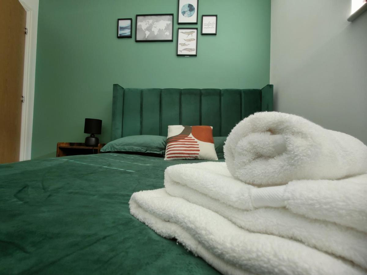 City Centered 2 Bed Serviced Apartment- Sherpa Homes Свіндон Екстер'єр фото