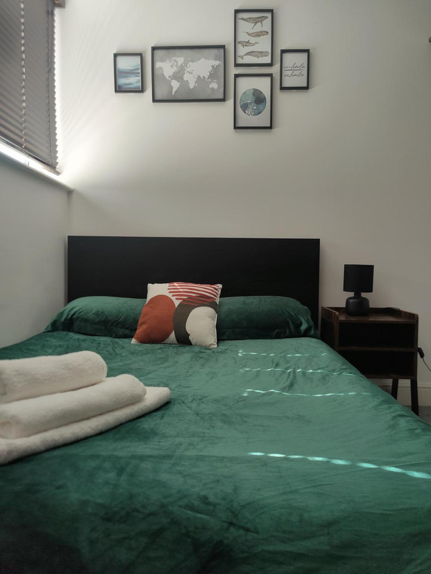 City Centered 2 Bed Serviced Apartment- Sherpa Homes Свіндон Екстер'єр фото